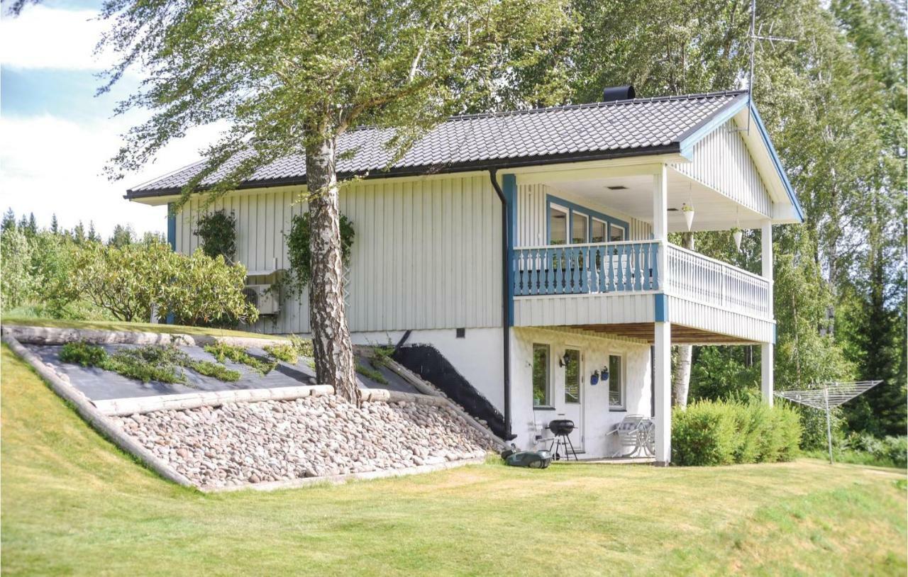 2 Bedroom Awesome Home In Svanskog Esterno foto