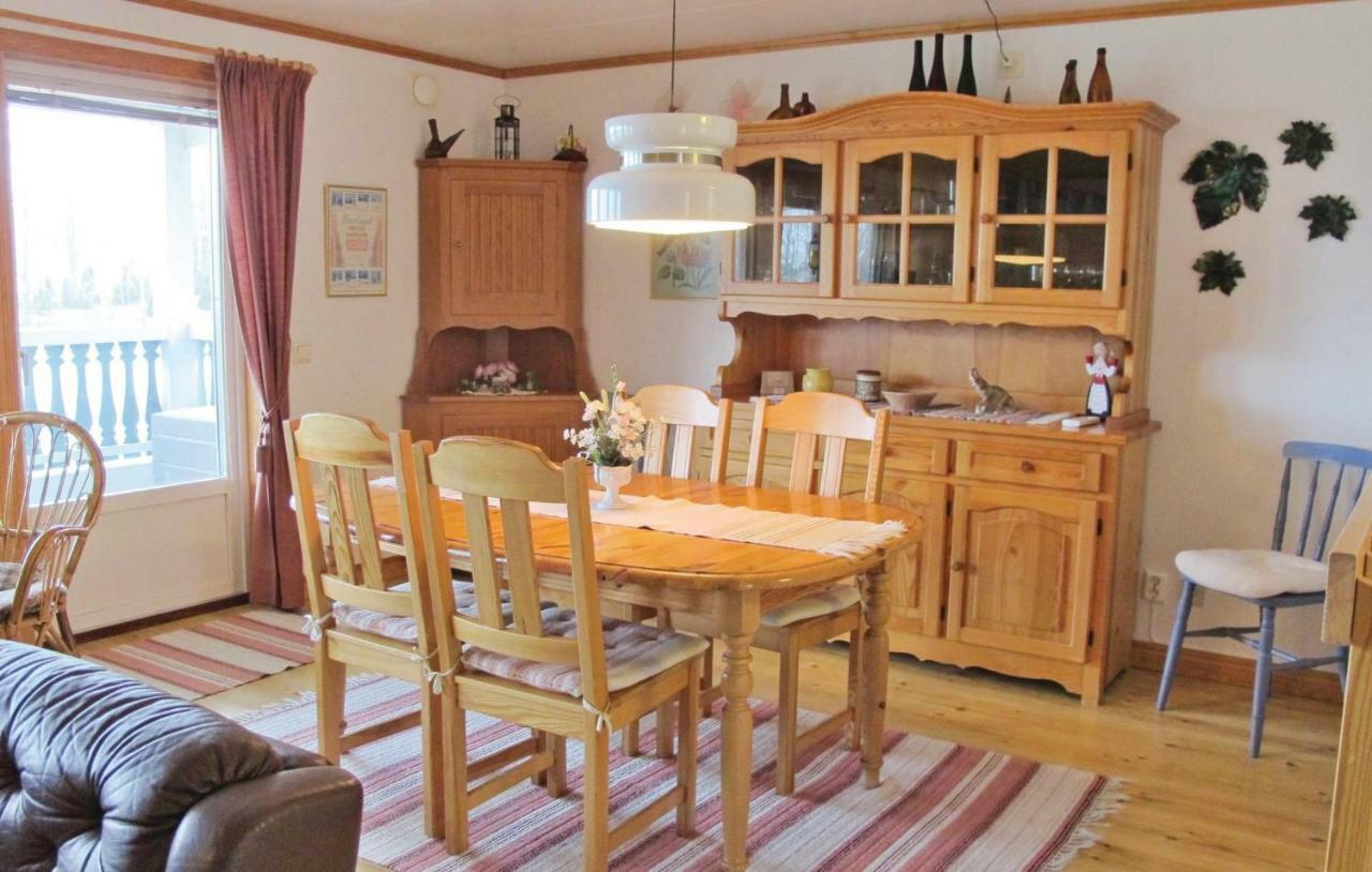 2 Bedroom Awesome Home In Svanskog Esterno foto