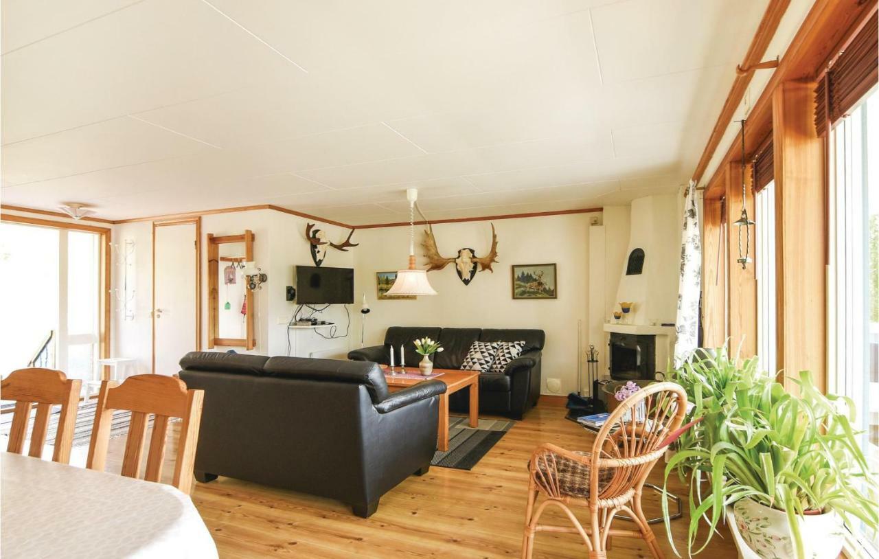 2 Bedroom Awesome Home In Svanskog Esterno foto